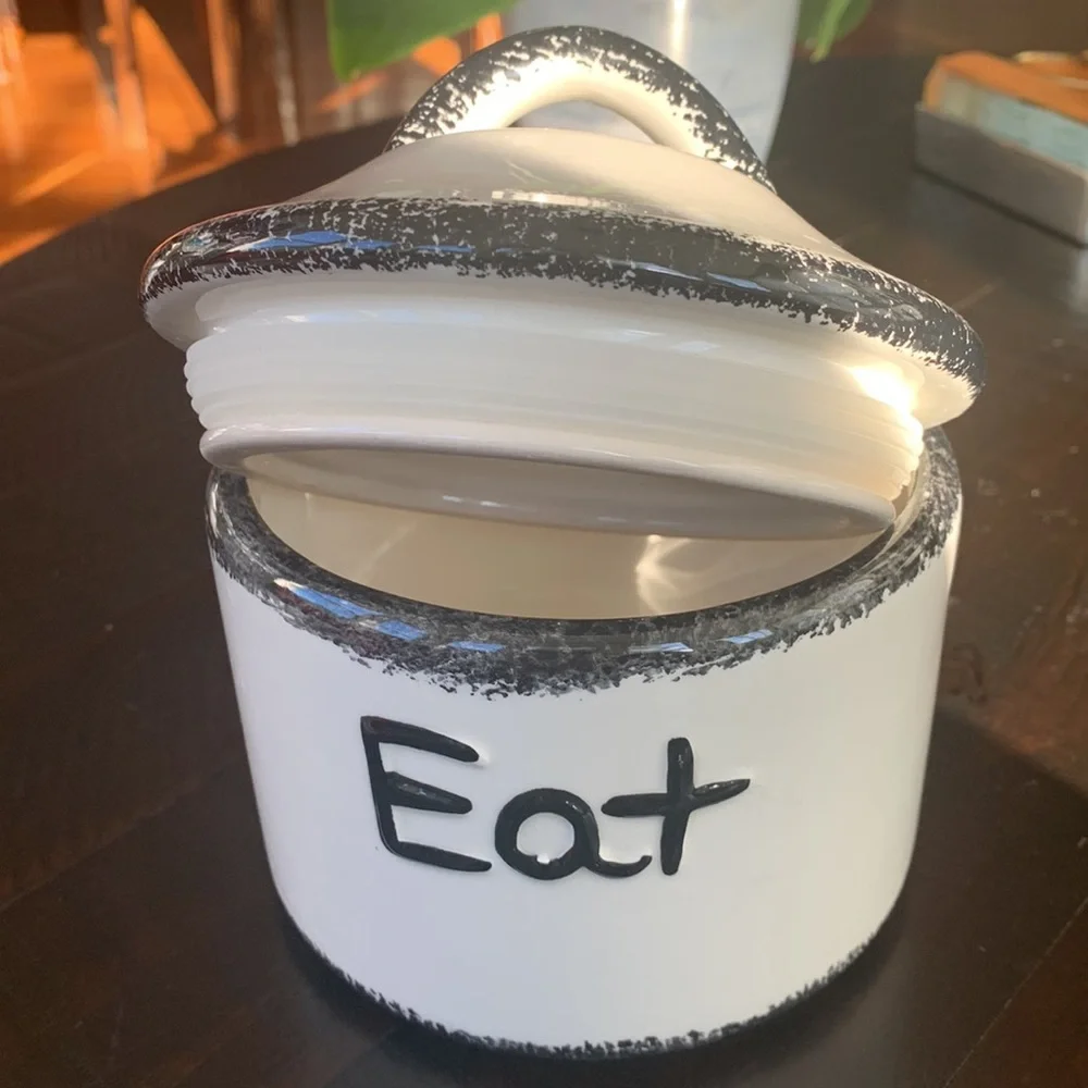 Container - Picture 2 of 3